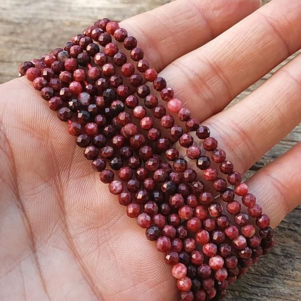 koralky-z-mineralu-thulit-4mm-leskle-brusene-gulicky-na-naramok-nahrdelnik