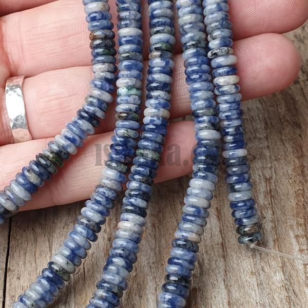 koralky-jaspis-blue-spot-rondelky-uzke-modre-strakate-leskle-oble-ploche-goralky-na-naramo