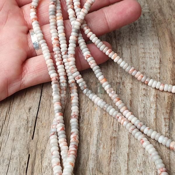 koralky-z-mineralu-jaspis-netstone-rondelky-uzke-4x2mm-leskle-ploche-goralky-strakate