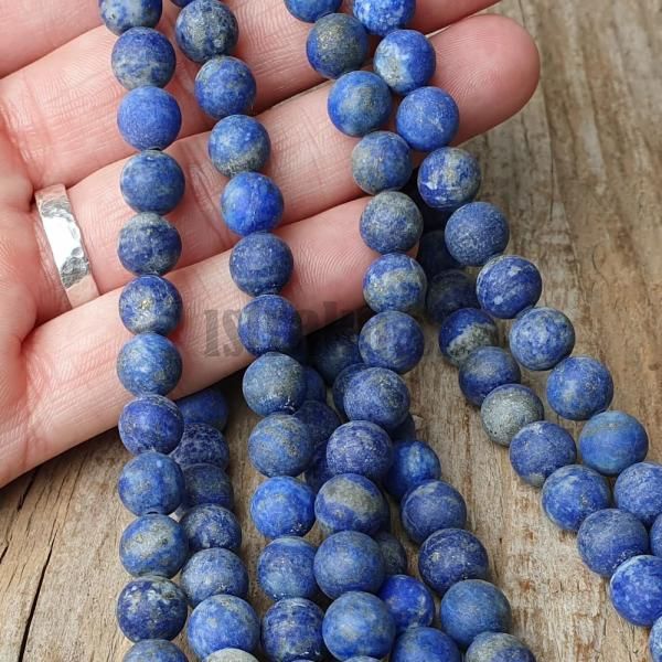koralky-z-prirodneho-mineralu-lapis-lazuli-matne-8mm-hladke-modrozlate-modre-gulate-