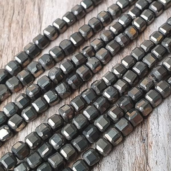 Pyrit korlky 2,5mm kostky brouen plra