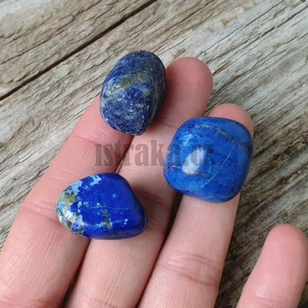 tromlovany-kamen-lapis-lazuli-leskly-modry-obly-hladky-krasna-dekoracia-darcek