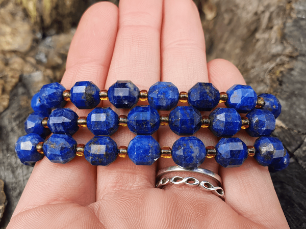 lapis_lazuli_koralky_vybrusene_sudky