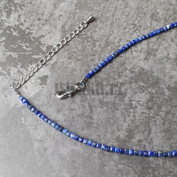 nahrdelnik-lapis-lazuli-kocky-2,5mm-brusene-modry-leskly-sedomodry-so-zapinanim-leskly