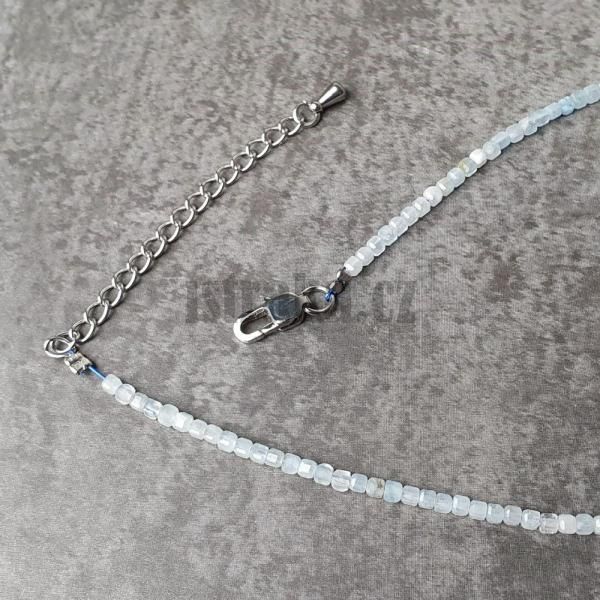 nahrdelnik-z-akvamarinu-leskly-belasy-bledomodry-so-zapinanim-2,5mm-leskly-choker