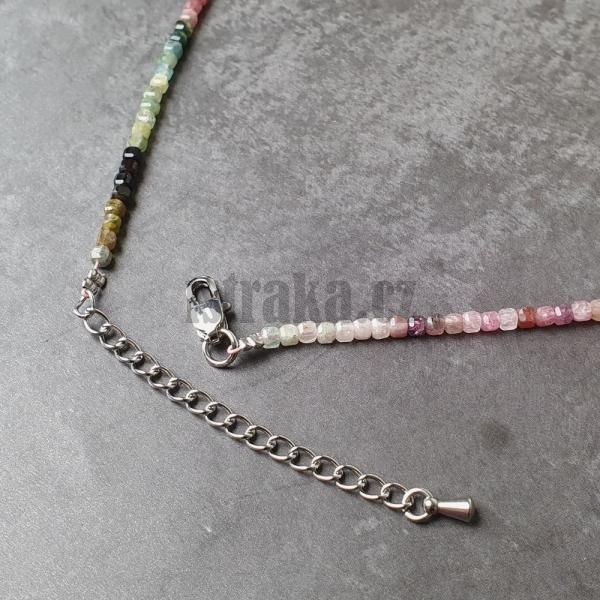 nahrdelnik-z-turmalinu-viacfarebny-leskly-2,5mm-s-karabinkou-hotovy-darcek
