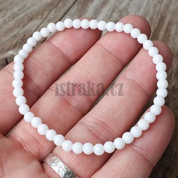 naramok-z-bieleho-nefritu-jadeitu-4mm-velke-hladke-koralky-na-gumicke-darcek