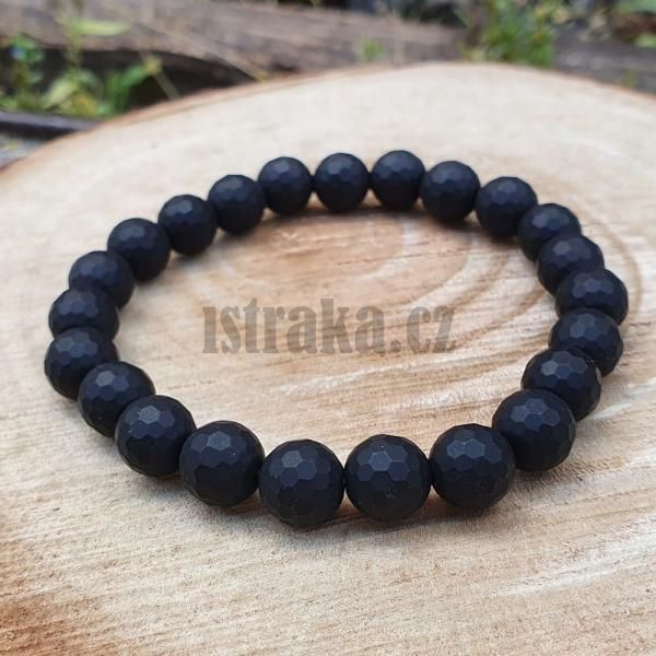 cierny-elasticky-naramok-z-mineralu-onyx-matny-cierny-8mm-s-pravidelnym-vybrusom-darcek-