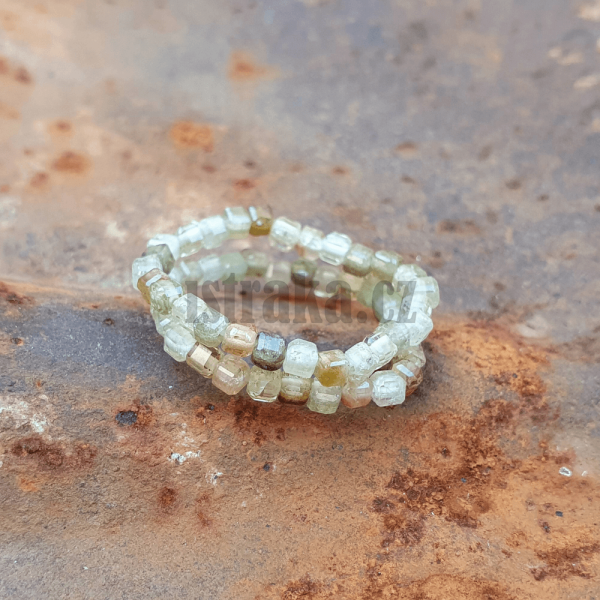 Prsten z grantu zelenho 2-3mm minikostky