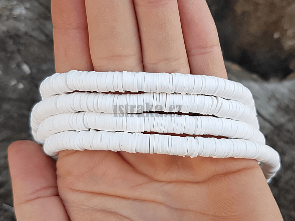 Korálky z polymérové hmoty placičky bílé šňůra